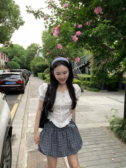 Read Nameless /白色v边娃娃衬衫+深蓝格子花苞裙裤 商品图0