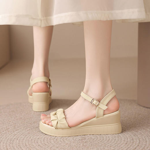 ZHR一字带坡跟凉鞋2024夏季新款休闲简约时装凉鞋高级百搭高跟鞋 商品图8