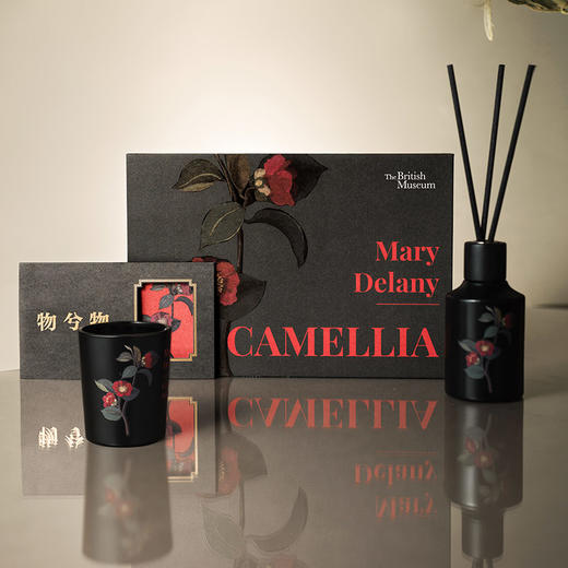 大英博物馆博物志系列德拉尼【红色山茶】【玫瑰乌木】折扇 香氛蜡烛香薰套装礼盒 商品图3