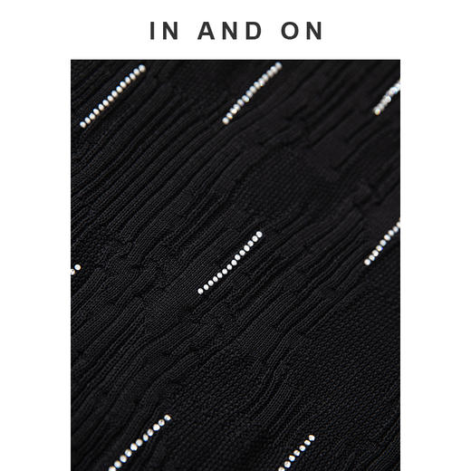 IN AND ON 星光 花瓣领烫钻绞花针织上衣54377 商品图2