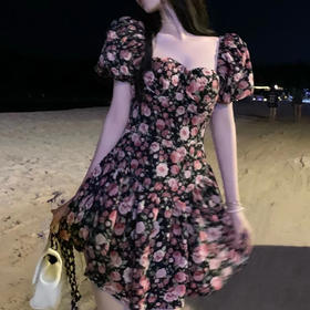 【超仙超美❗️雪纺碎花连衣裙】茶歇法式方领，设计新颖，柔软舒适，又纯又欲，泡泡袖纯欲风夏季新款露肩性感修身短裙女