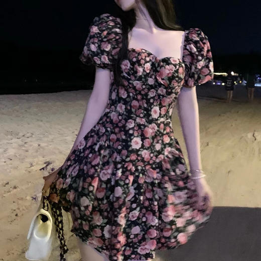 【超仙超美❗️雪纺碎花连衣裙】茶歇法式方领，设计新颖，柔软舒适，又纯又欲，泡泡袖纯欲风夏季新款露肩性感修身短裙女 商品图0