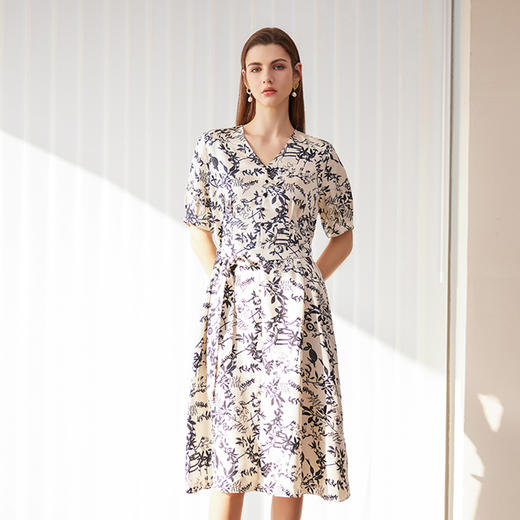 【V领桑蚕丝印花连衣裙】24年春夏新品女士100%桑蚕丝中长款系带收腰裙子 商品图0