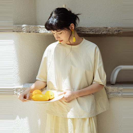 绽放388朵【甜茶系列·舒芙蕾】插肩袖打褶结构短款苎麻衬衣小衫 商品图1