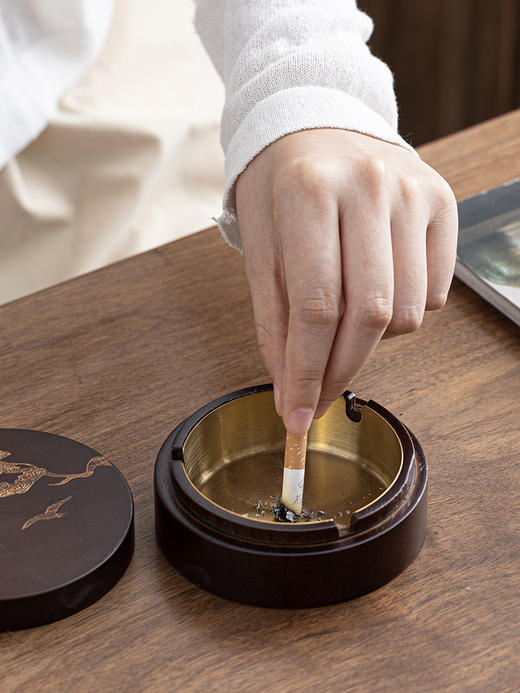 祥福烟灰缸中式创意轻奢带盖防飞灰家用客厅办公室竹制烟灰缸圆形烟灰缸（栗色） 商品图2