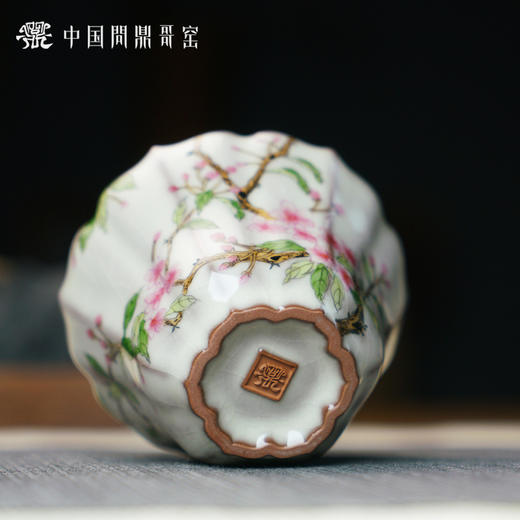 问鼎哥窑致巧款瓜棱杯（初春娇红）（缺货） 商品图4