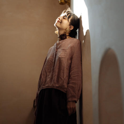 绽放632朵【甜茶系列】肉桂色干洗亚麻夏季长袖衬衣小衫 商品图1