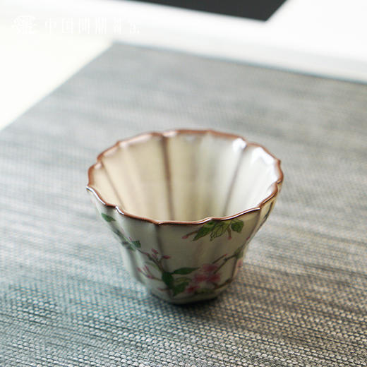 问鼎哥窑致巧款瓜棱杯（初春娇红）（缺货） 商品图3