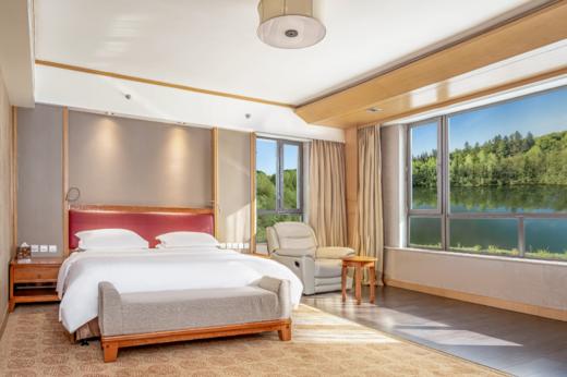 长白山至尊湖景套房单晚促销价&含双早+雪地摩托车+温泉 商品图0