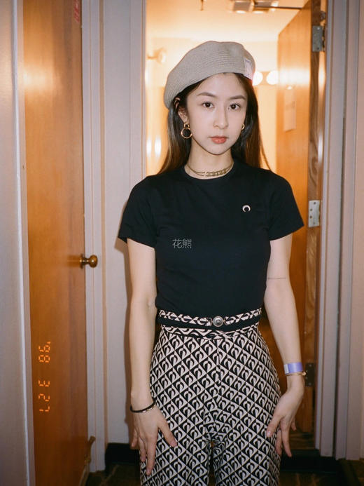 【月亮Tee 纯色百搭T恤】纯色基础tee的天花板 立体月亮刺绣吸 小亮点，日常穿着超级合适!随性百搭！弹力大，回弹性好、一点没有紧绷感!丝滑软糯!贴身穿感觉 好到爆! 商品图3