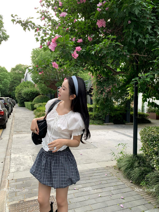 Read Nameless /白色v边娃娃衬衫+深蓝格子花苞裙裤 商品图6