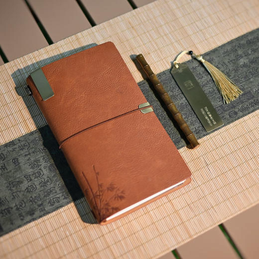 羽诗制造出品 刻竹成诗笔记本黄铜竹节笔黄铜书签礼盒套装 商品图0