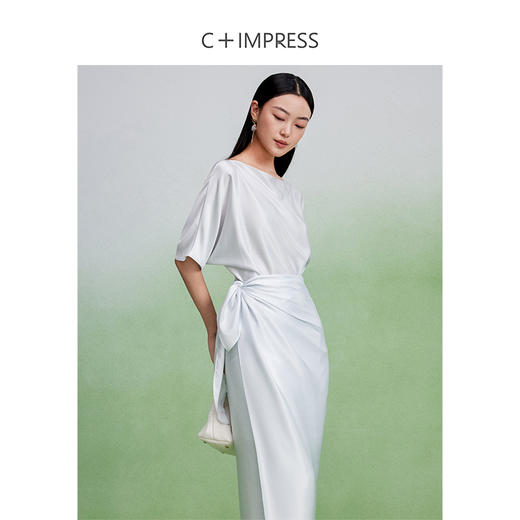 西嘉C+IMPRESS/西嘉静奢风中袖连衣裙女夏季醋酸一字肩围裹式腰间系带LYQ2402081 商品图3