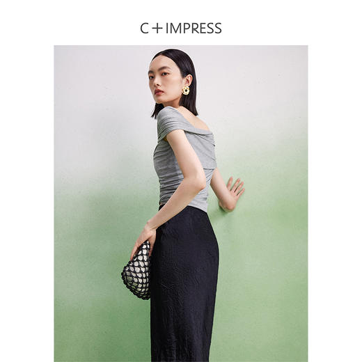 西嘉【该款尺码偏小一码】T2402010C+IMPRESS/西嘉蚕丝针织T恤女夏季新款设计感不对称多穿褶皱短袖 商品图3