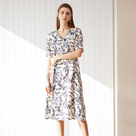 【V领桑蚕丝印花连衣裙】24年春夏新品女士100%桑蚕丝中长款系带收腰裙子 商品图2