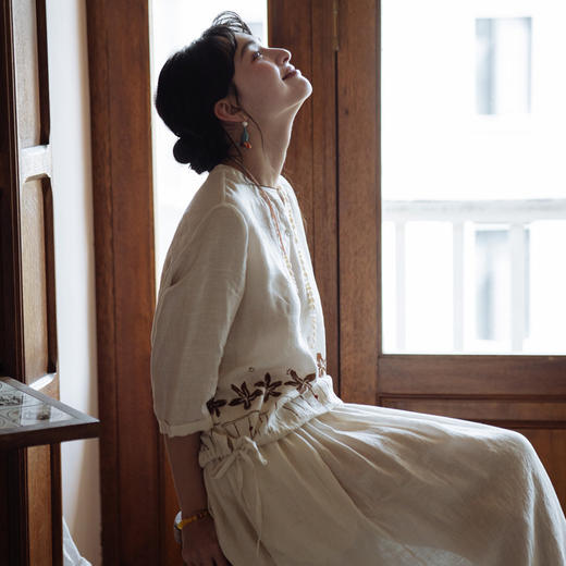 绽放401【甜茶系列·咖啡花】高支亚麻定位印花v领七分袖小衫T恤 商品图1