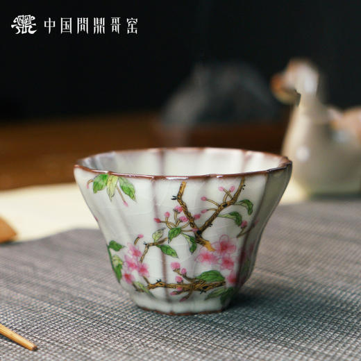 问鼎哥窑致巧款瓜棱杯（初春娇红）（缺货） 商品图0