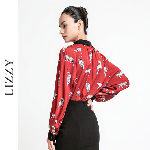 LIZZY 复古时尚洋气动物印花重磅真丝水滴领撞色立领女衬衫7939 商品图5