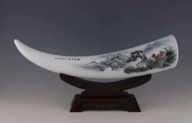 釉下五彩对坐清谈象牙瓶