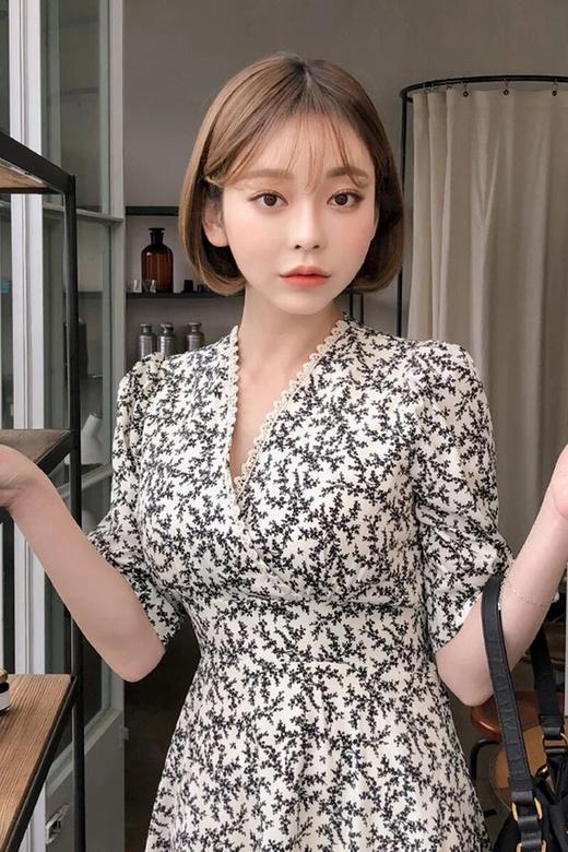 CHUU V领碎花收腰A摆连衣裙 12471 商品图1