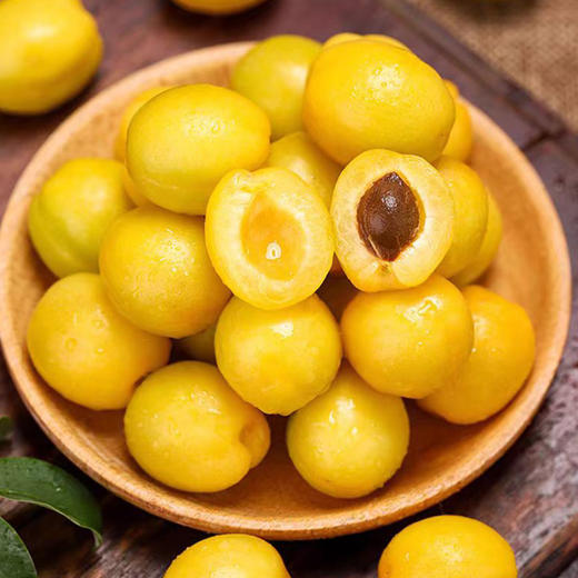 新疆轮台小白杏 新鲜水果现摘甜杏 礼盒装3斤 送礼佳品  顺丰包邮 商品图2