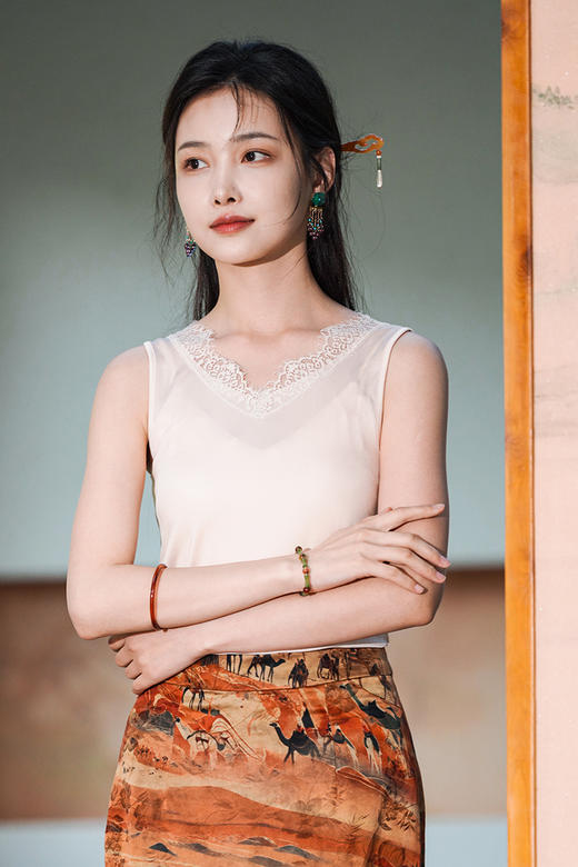 逸红颜明月优选 #『丝梦』睫毛蕾丝宽肩吊带，100桑蚕丝针织面料，百搭气质款 商品图3