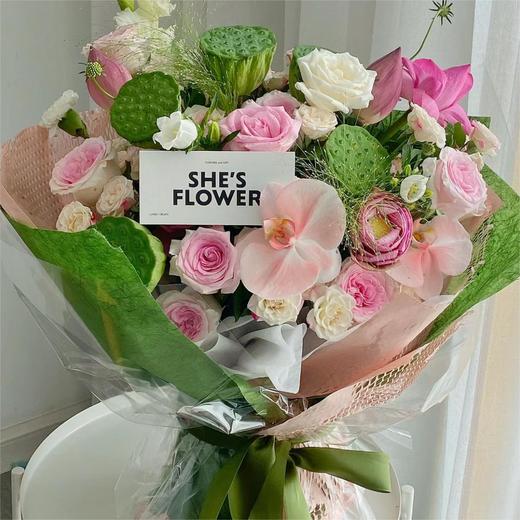 绿韵花田--荷花莲蓬混搭花束 商品图0