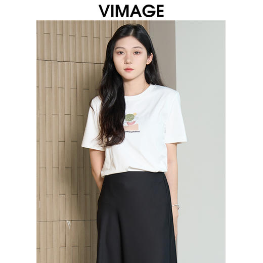 VIMAGE纬漫纪简约百搭白色印花棉感舒适正肩直筒T恤夏季新款VB2402302 商品图3