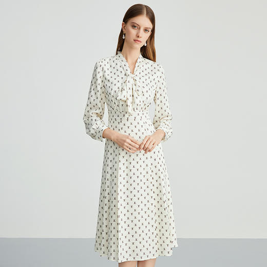 EITIE爱特爱气质复古通勤飘带V领字母印花显瘦连衣裙秋新款C2407410 商品图2