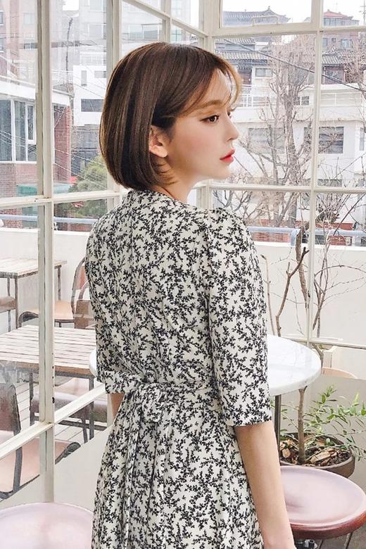 CHUU V领碎花收腰A摆连衣裙 12471 商品图2