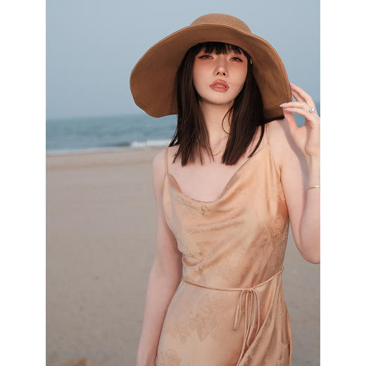 UMILAB【蝉鸣】东方雅韵 肌理感提花垂顺灵动荡领吊带连衣裙D693H 商品图1