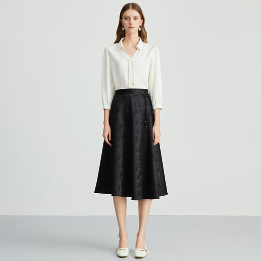 EITIE爱特爱精致盘扣V领显瘦舒适百搭通勤衬衫上衣秋新款C2413426 商品图2