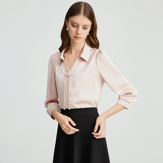 EITIE爱特爱精致盘扣V领显瘦舒适百搭通勤衬衫上衣秋新款C2413426 商品图8