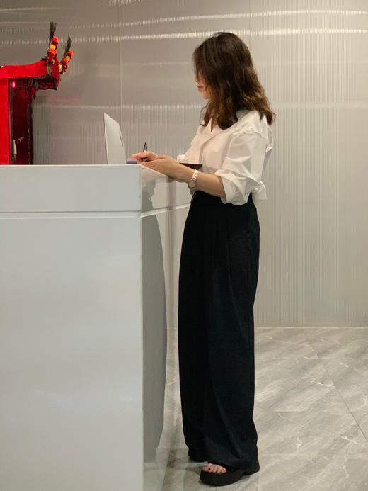 【百图lulu定制】【腔调衬衫】【现货】V领  五分袖 设计感 宝塔袖 衬衫 商品图2