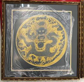 明黄缎地三蓝盘金绣正龙团花