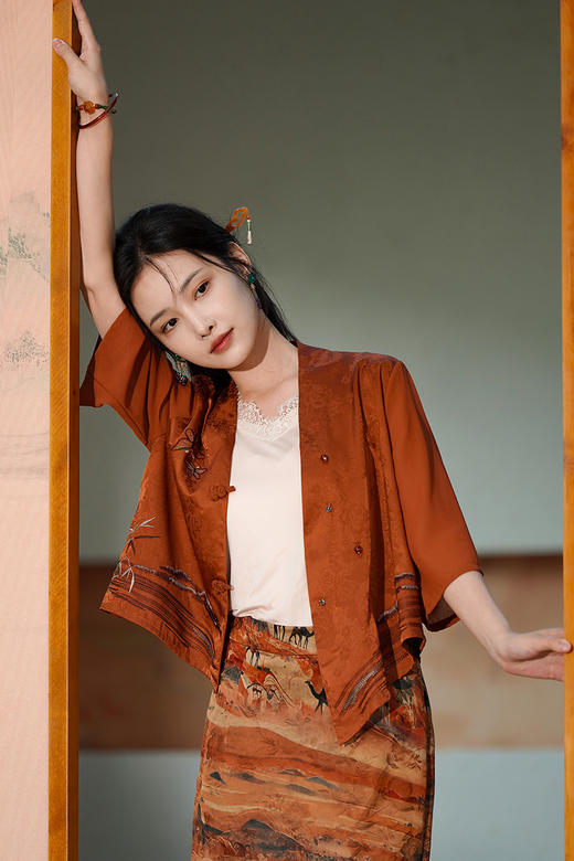 逸红颜明月优选#『苍蝶』新中式国风盘扣短款刺绣上衣，行走的人间富贵花！ 商品图7