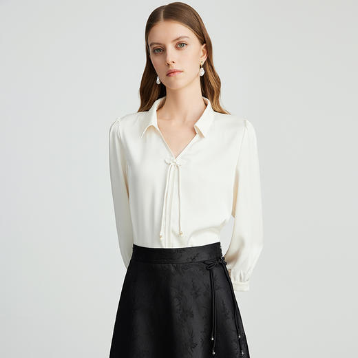 EITIE爱特爱精致盘扣V领显瘦舒适百搭通勤衬衫上衣秋新款C2413426 商品图4