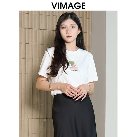 VIMAGE纬漫纪简约百搭白色印花棉感舒适正肩直筒T恤夏季新款VB2402302 商品图1