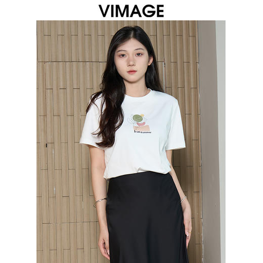 VIMAGE纬漫纪简约百搭白色印花棉感舒适正肩直筒T恤夏季新款VB2402302 商品图2