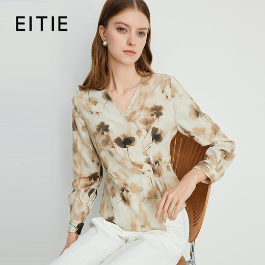EITIE爱特爱优雅时尚V领收腰显瘦水墨印花衫上衣秋季新款C2413408 商品图0