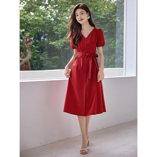 【1件69折】熙世界高级感红色连衣裙夏季新款休闲复古系带收腰V领衬衫裙子 商品图1