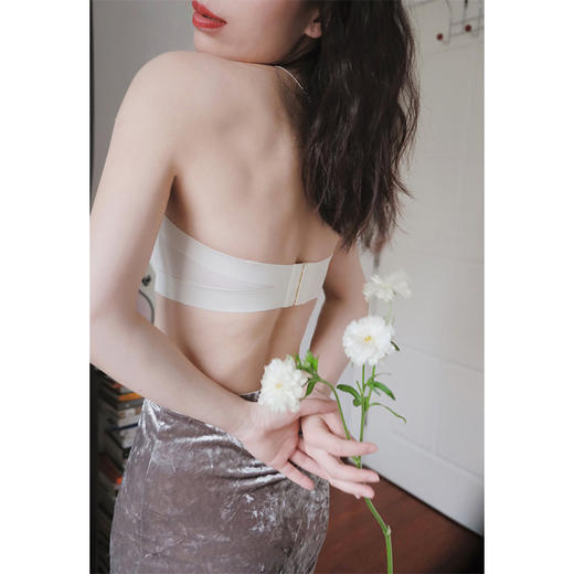 【活动商品，不退不换】防滑抹胸内衣 蚕丝内里 贴心呵护 全氨防滑 亲肤舒适 可拆卸肩带 解锁穿法~ 商品图5