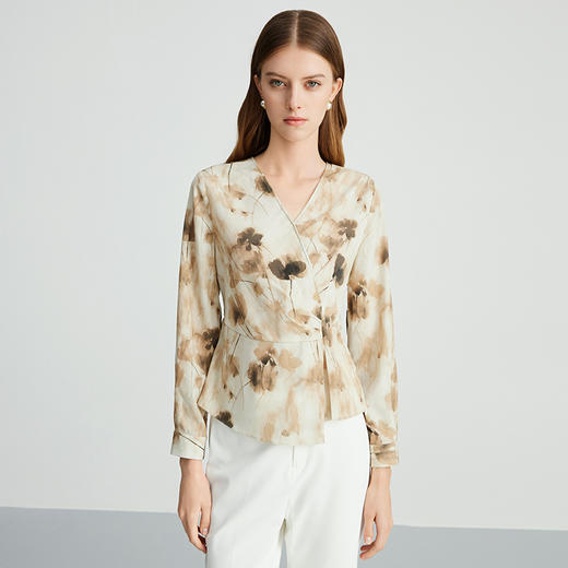 EITIE爱特爱优雅时尚V领收腰显瘦水墨印花衫上衣秋季新款C2413408 商品图1