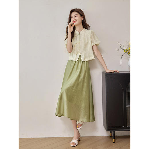 【1件72折】熙世界绿色天丝半身裙夏季新款薄款雾感气质垂坠感冰丝a字裙子 商品图3