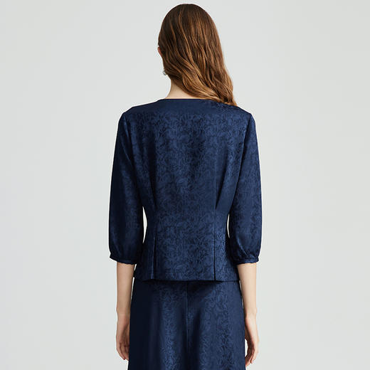 EITIE爱特爱气质高级感中式暗纹大方圆领收腰显瘦上衣秋新款C2409412 商品图4