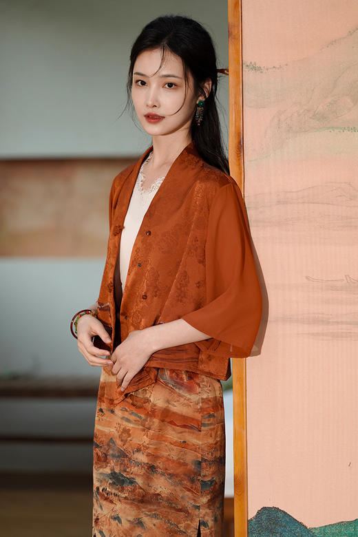 逸红颜明月优选#『苍蝶』新中式国风盘扣短款刺绣上衣，行走的人间富贵花！ 商品图2