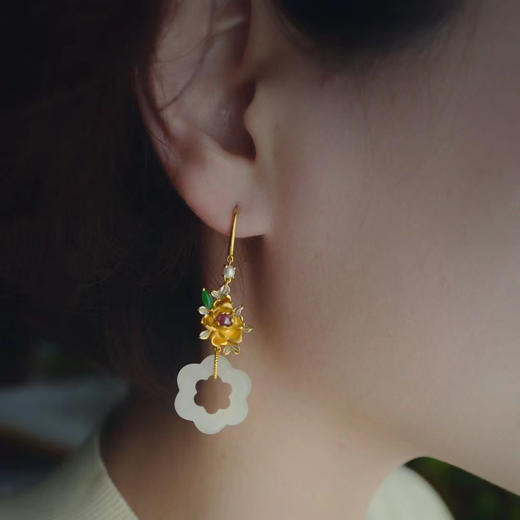 龢盒原创 似水流年，如花美眷 和田白玉牡丹花耳坠 商品图5