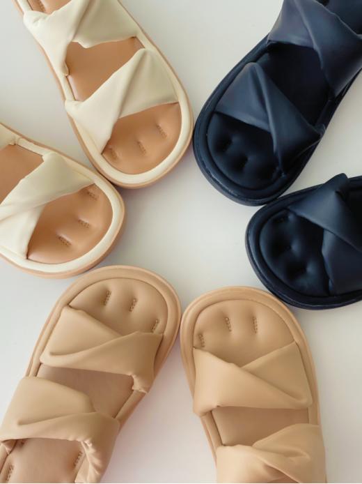 ☺️【自留推荐】踩屎感云朵拖鞋：✔️大底超级Q弹！舒适度第一踩屎拖鞋🎉 商品图1