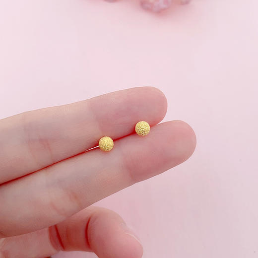 【限时克减150元】足金999 (足金999字印)5G黄金空心喷砂泡钉耳钉（配胶塞）(5GES00834)（预售产品下单后不退款不退货不换货不补差价） 商品图2