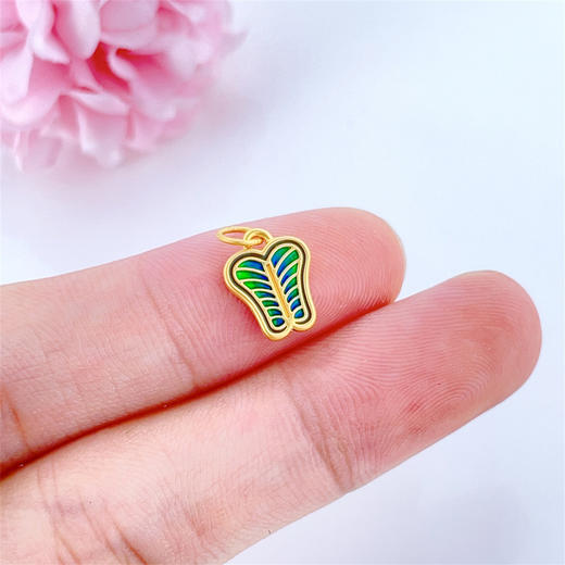 【限时7.5折】【定价黄金】足金 #微硬金 无氰5D低温珐琅芭蕉扇手串挂件(CWW30081)（预售产品下单后不退款不退货不换货不补差价） 商品图2